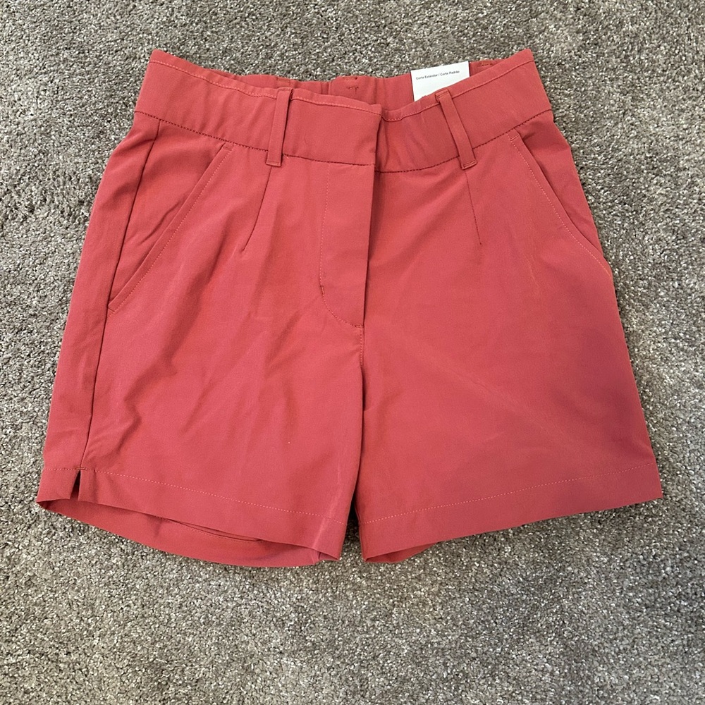 WOMEN'S DRI-FIT VICTORY 5" GOLF SHORTS IN RED, NEW Size XS